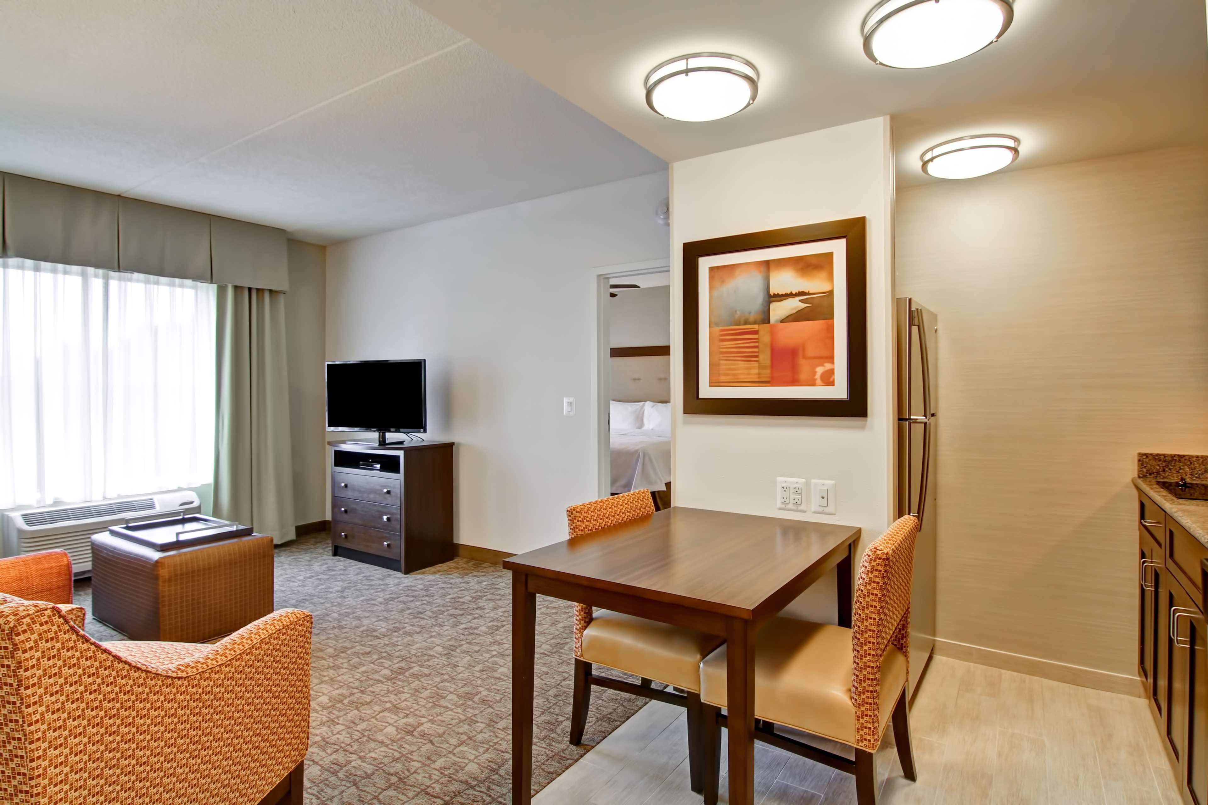 Homewood Suites By Hilton Woodbridge Exterior foto